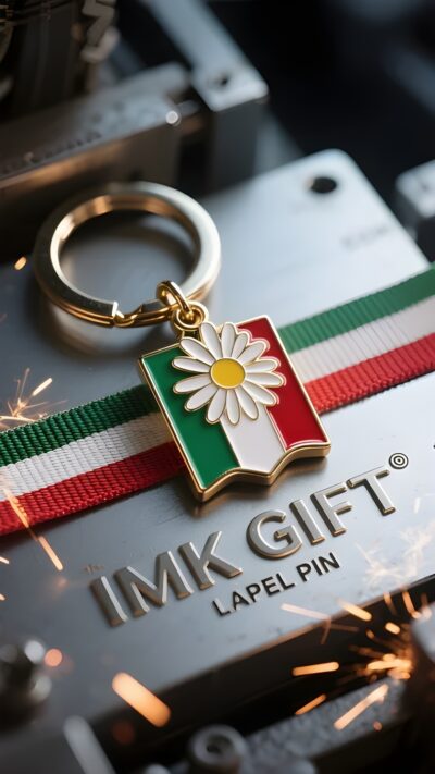 in994-Bandiera-a-margherite-e-tricolore-l-39-eterna-dichiarazione-di-libertà